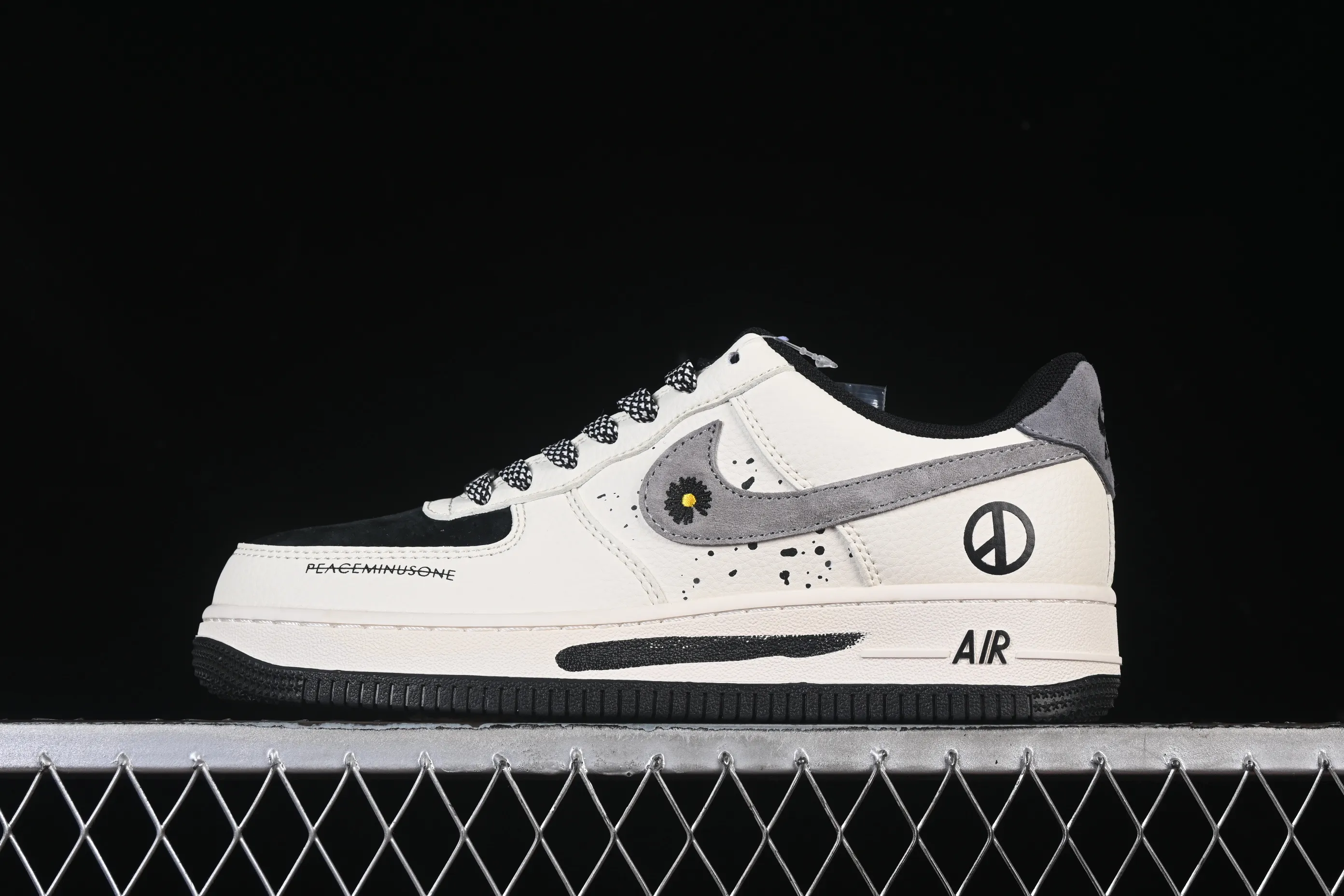 All Categories Nk Air Force 1 Air Force Series Nk Air Force 1 Low Air Force Low Nike Air Force 1'07 Low G-Dragon Co-branded Daisy Beige Black Gray Air Force 1 Low-top Casual Sneakers QW5606-265